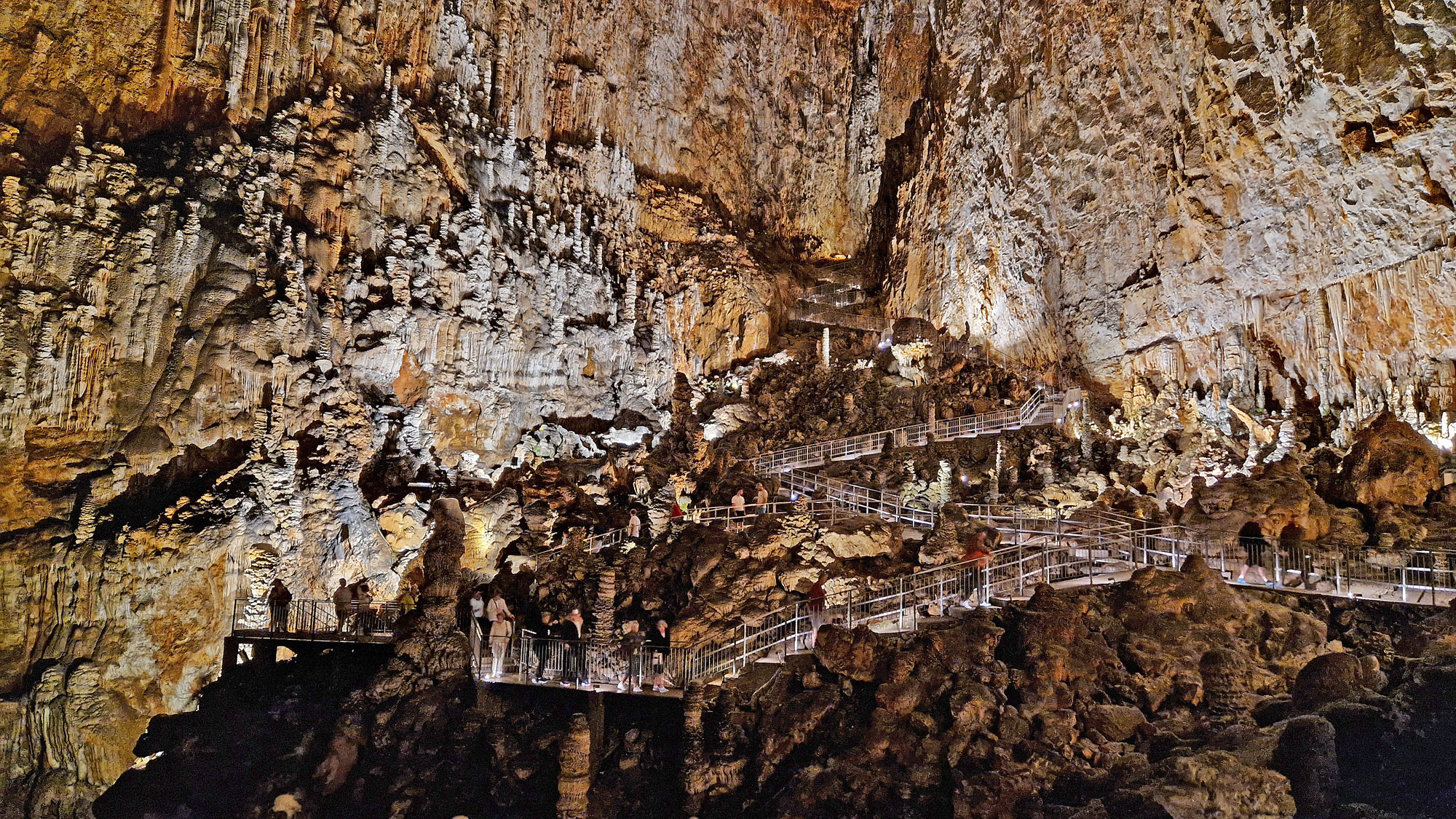 Triest Grotta Gigante Totale