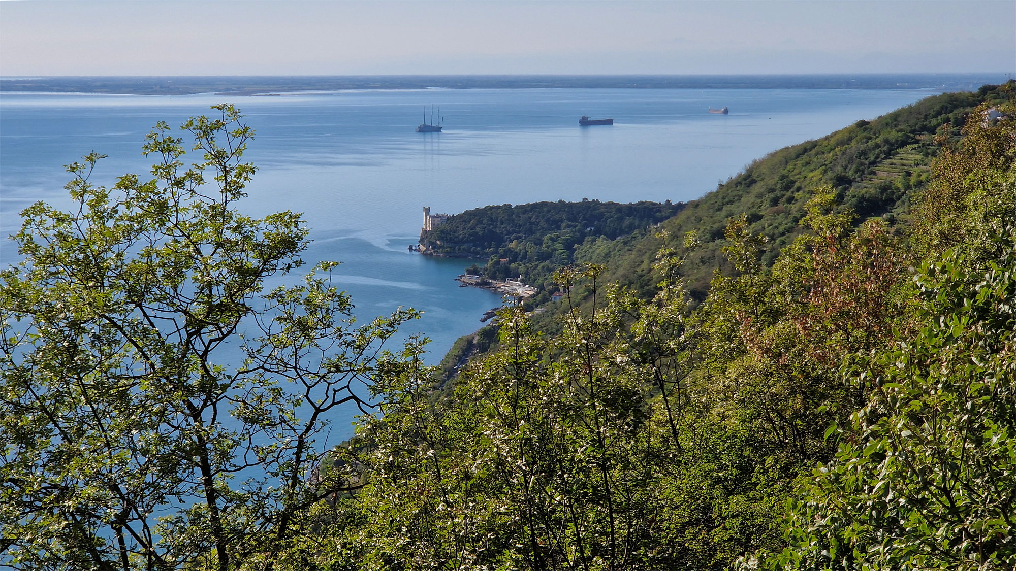 Triest Strada napoleonica Blick auf Miramare