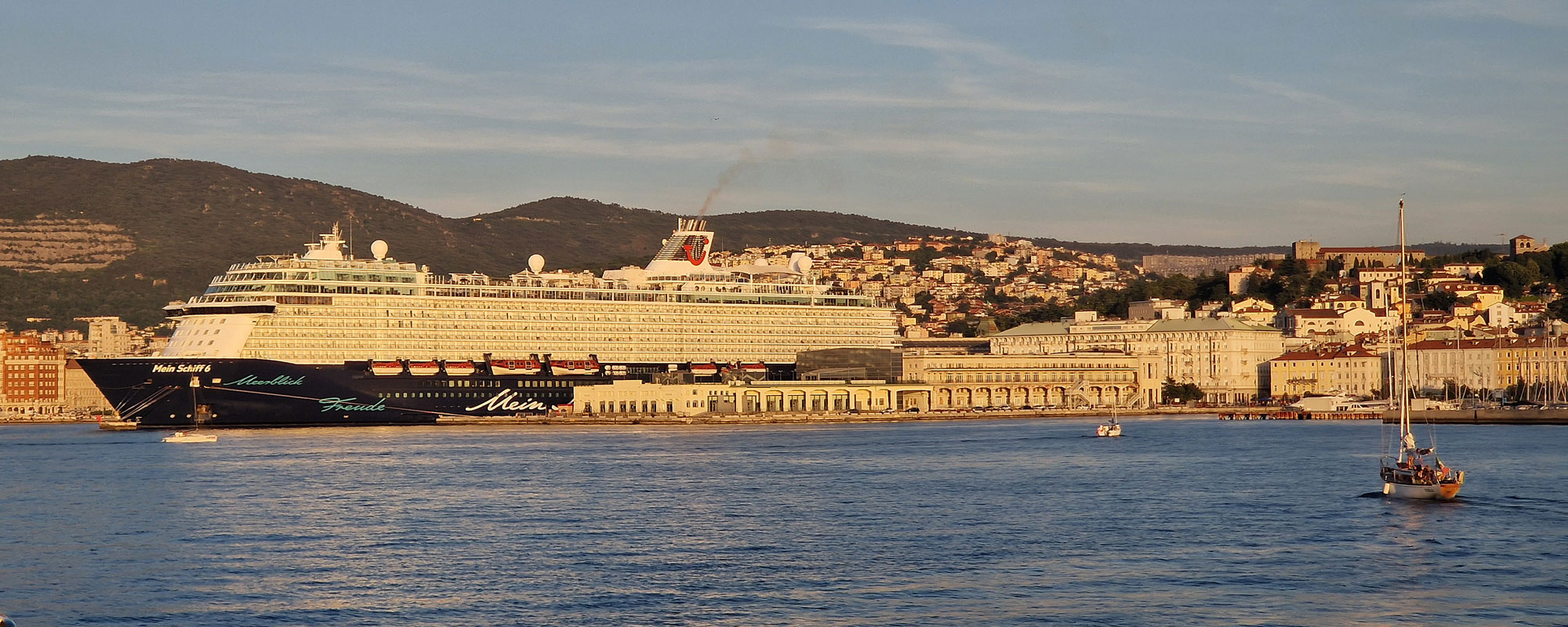 Triest Kreuzfahrtschiff Mein Schiff 6