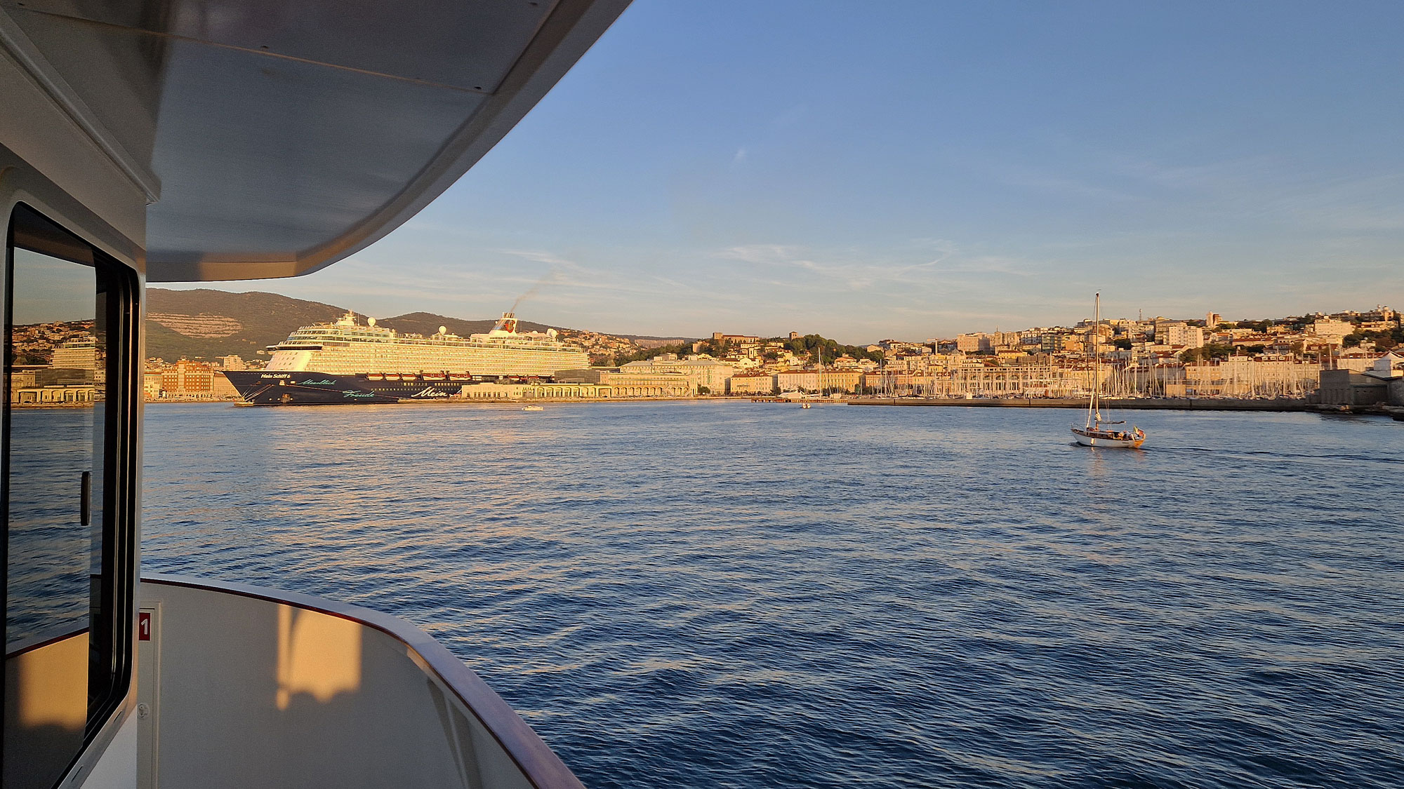 Triest Hafen von See