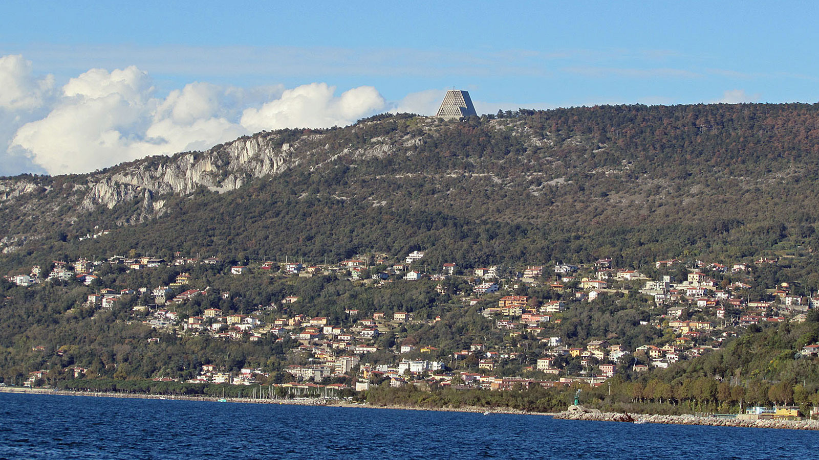 Triest Monte Grisa von fern