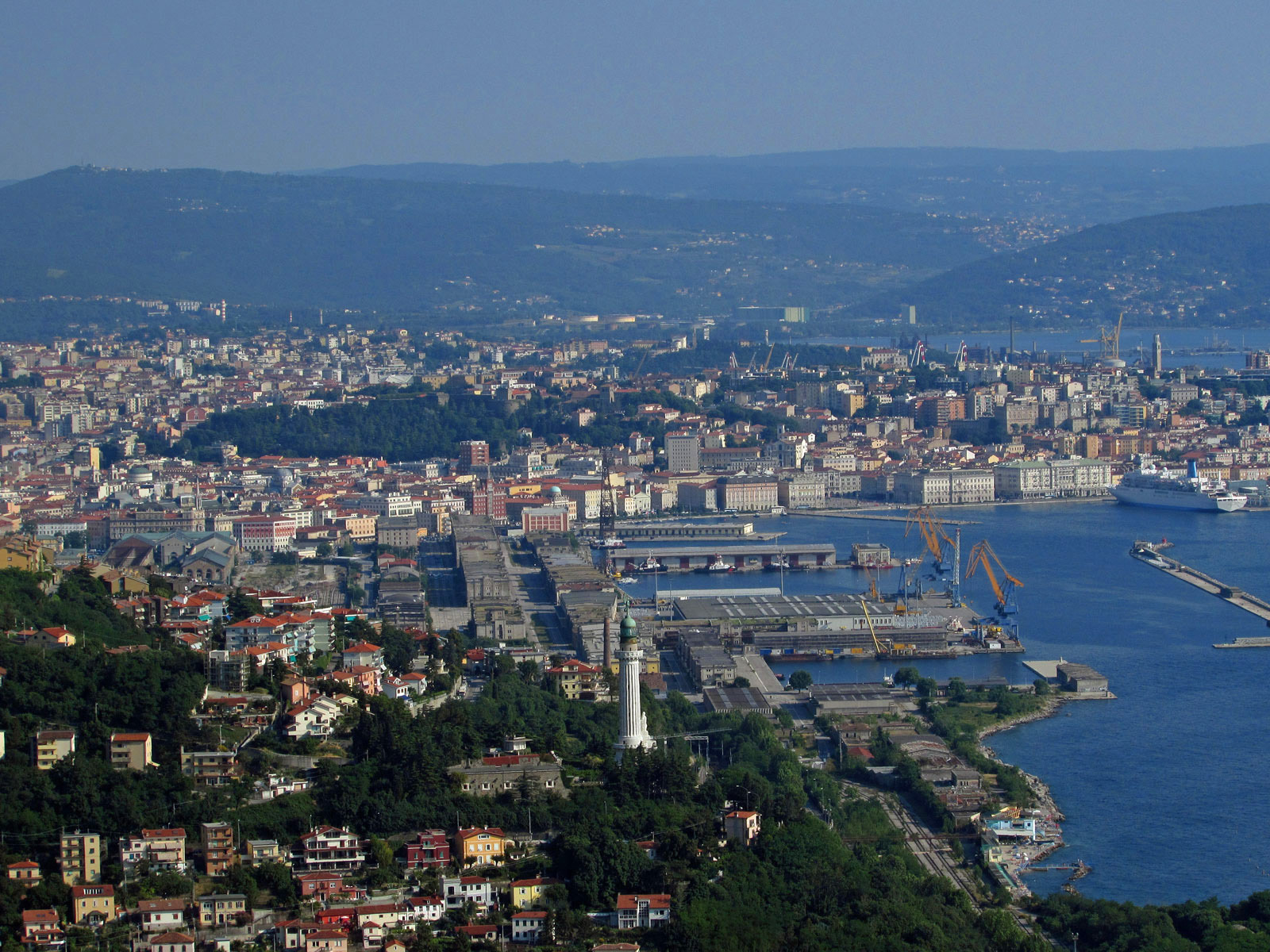 Triest Strada napoleonica Aussicht gezoomt